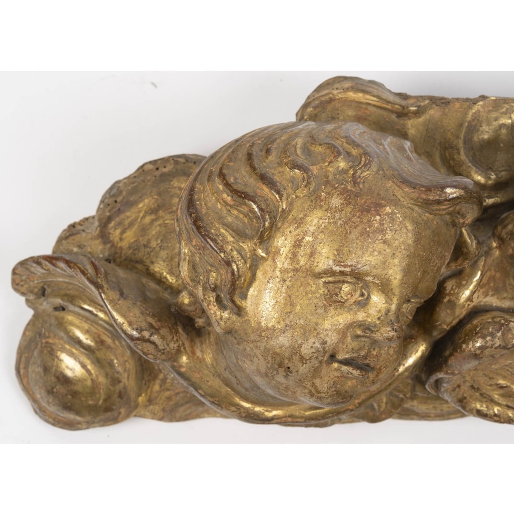 Paires d’anges en bois sculpté et doré à la feuille d’or – D’époque 17ème 4 Paires d’anges en bois sculpté et doré à la feuille d’or – D’époque 17ème 4