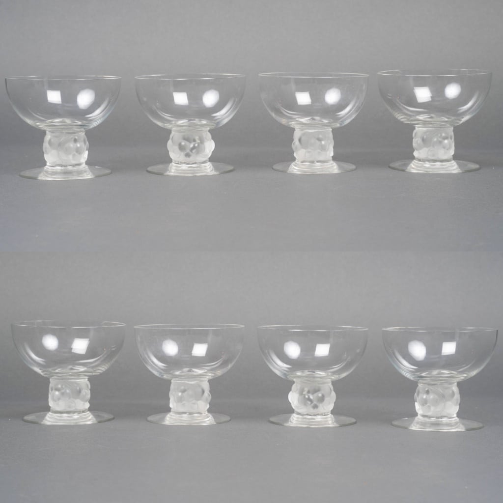 Suite de 8 Coupes à Champagne « Thoméry » verre blanc de René LALIQUE 2