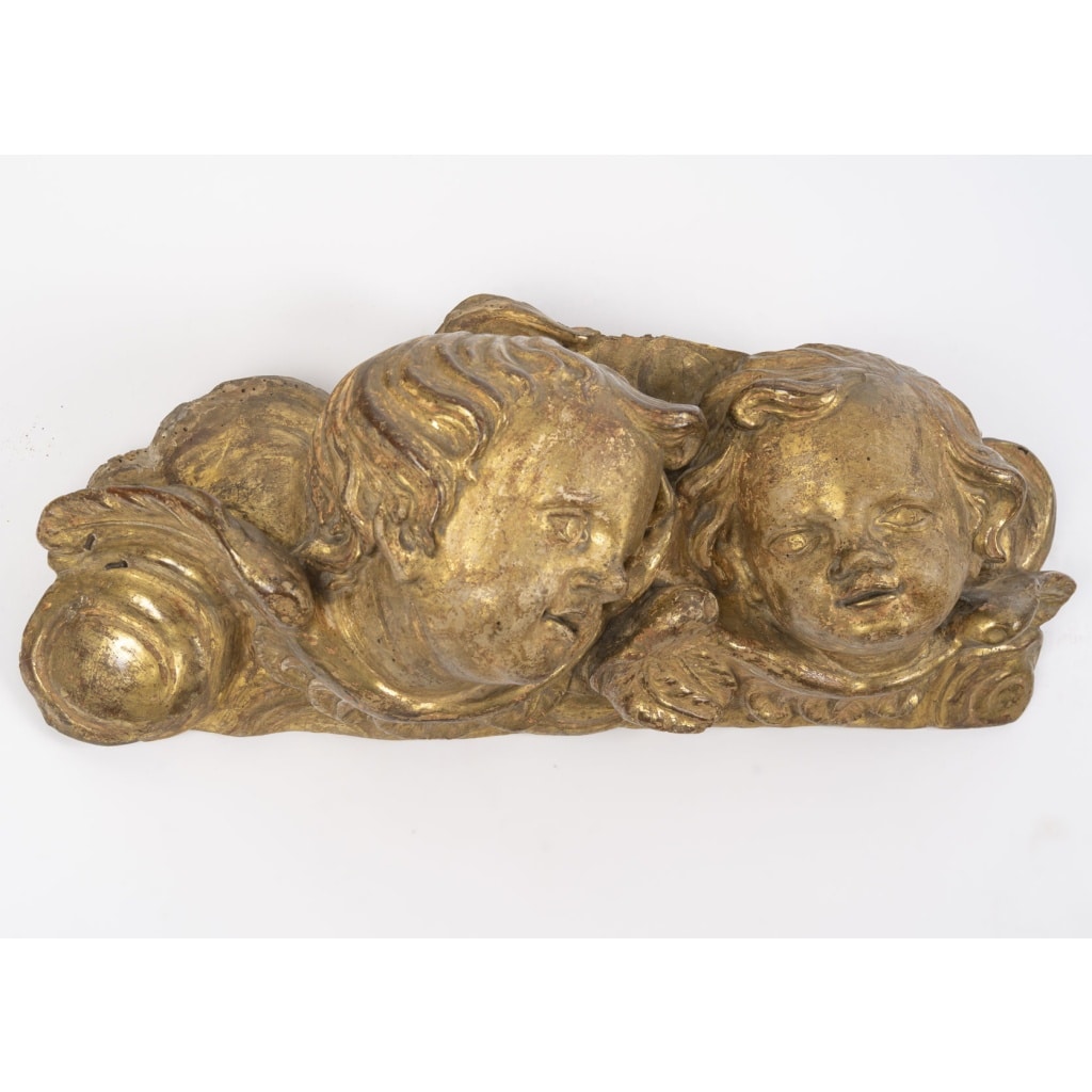 Paires d’anges en bois sculpté et doré à la feuille d’or – D’époque 17ème 9 Paires d’anges en bois sculpté et doré à la feuille d’or – D’époque 17ème 9