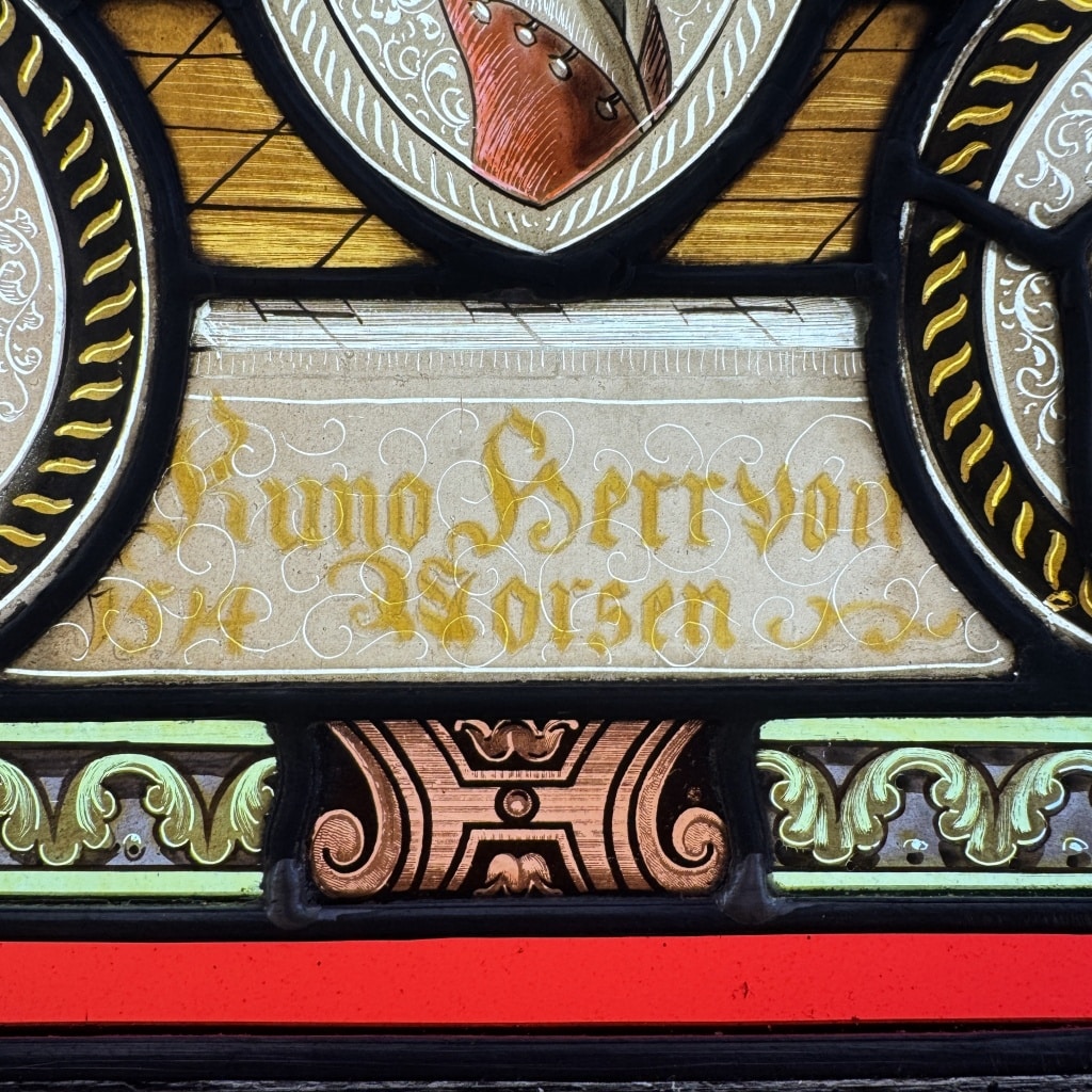 Vitrail aux blasons scènes chevaleresque (H54cm L42cm) 10