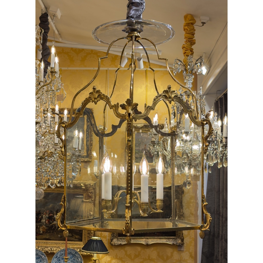 Lanterne pentagonale de style Transition en bronze ciselé et doré, vers 1790-1830 16 Lanterne pentagonale de style Transition en bronze ciselé et doré, vers 1790-1830 16