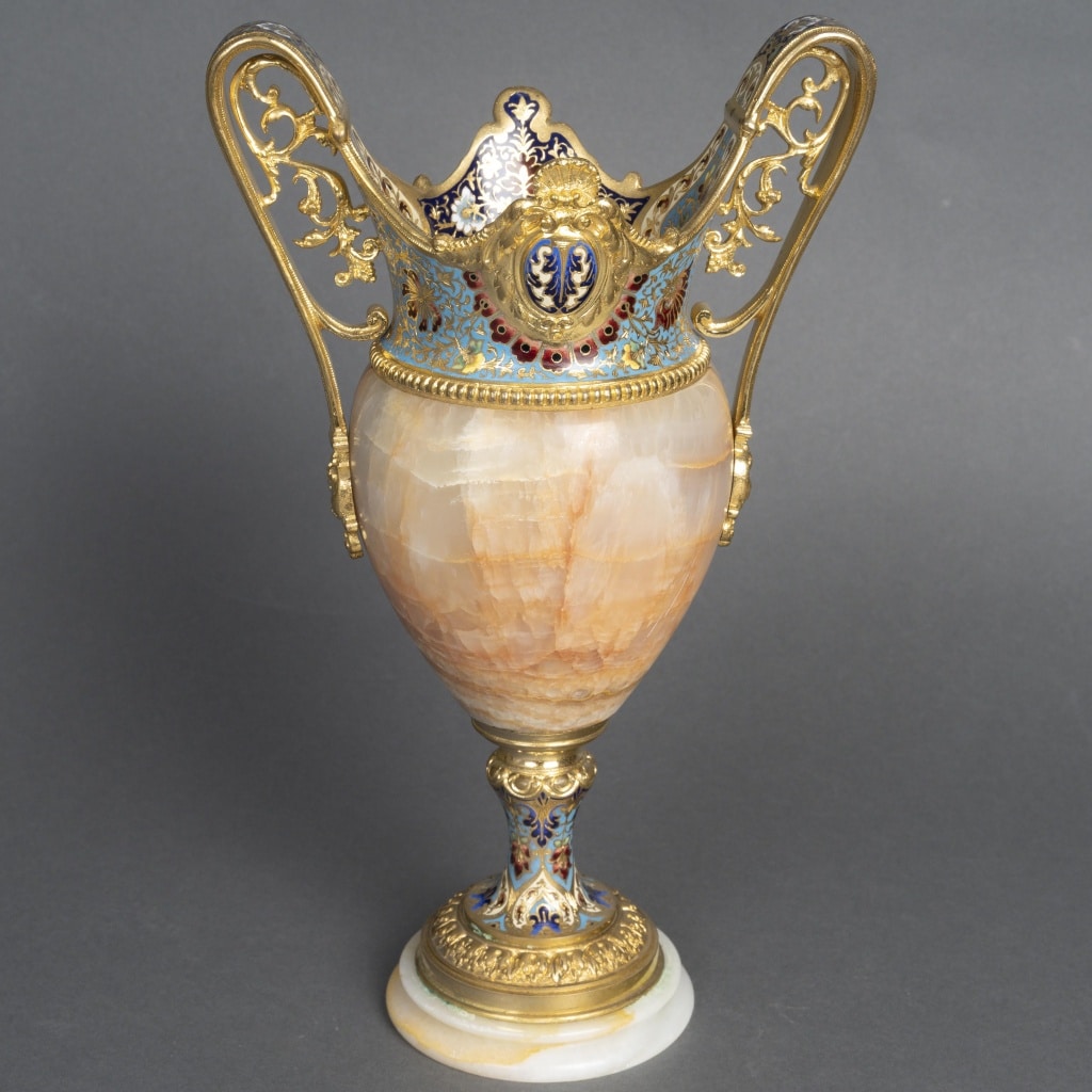 Vase en onyx et bronze doré à émaux cloisonnés – Style Napoléon III, fin XIXᵉ siècle 2