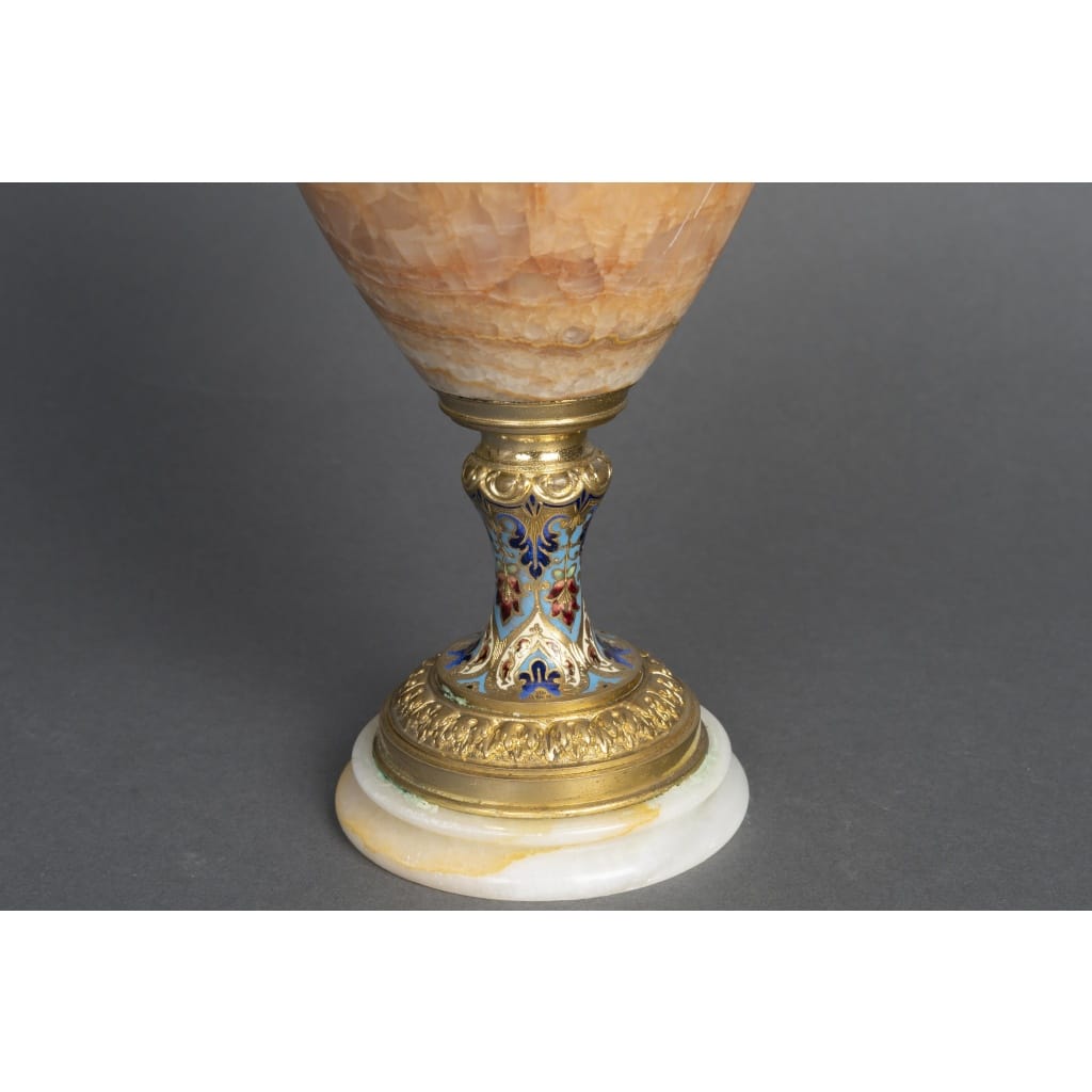 Vase en onyx et bronze doré à émaux cloisonnés – Style Napoléon III, fin XIXᵉ siècle 5