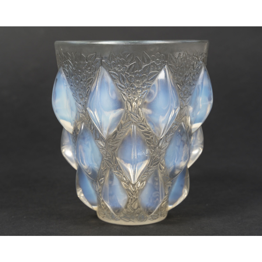 René LALIQUE – Vase opalescent RAMPILLON dit CABOCHONS et FLEURETTES 1927