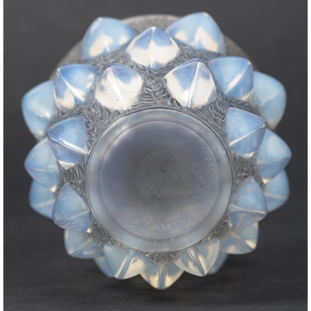 René LALIQUE – Vase opalescent RAMPILLON dit CABOCHONS et FLEURETTES 1927 9