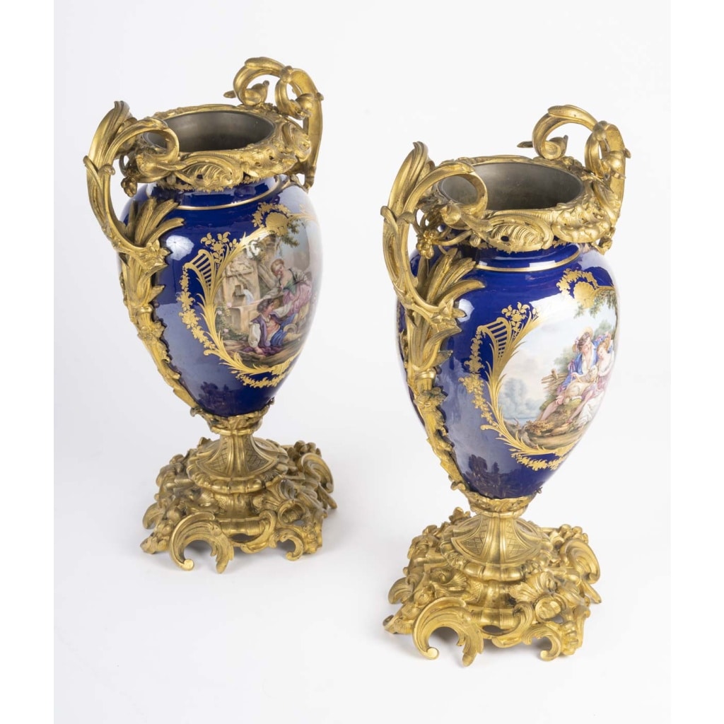 Paire de vases en porcelaine 10