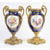 Paire de vases en porcelaine 19