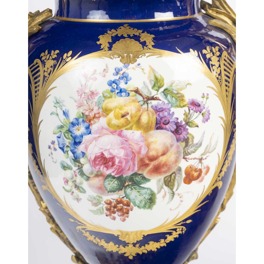 Paire de vases en porcelaine 5