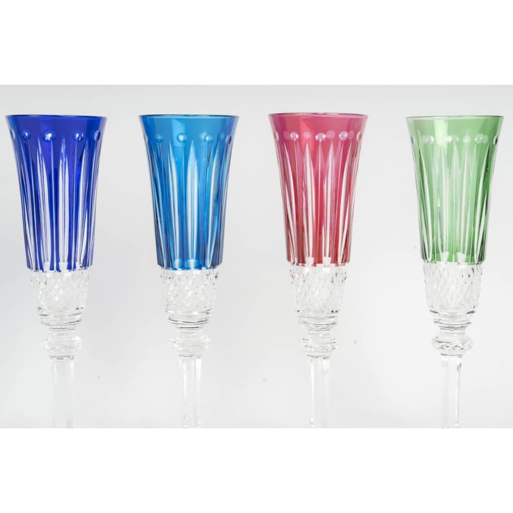 Saint-Louis, Suite de 8 flutes à champagne 4