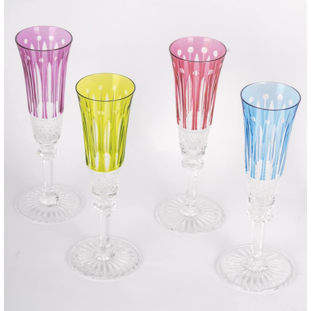 Saint-Louis, Suite de 8 flutes à champagne 7