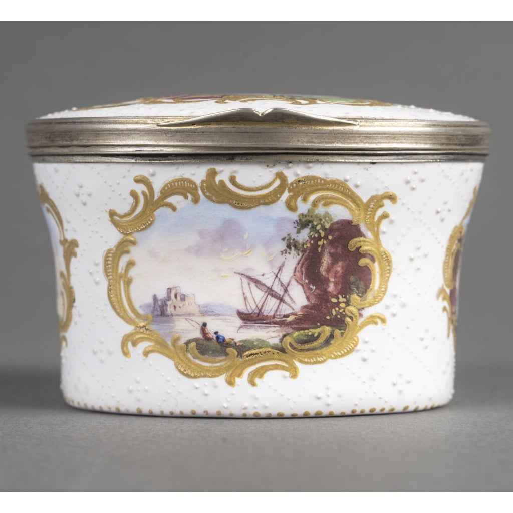Petite boite en émail orné de vues de ports 4 Petite boite en émail orné de vues de ports 4