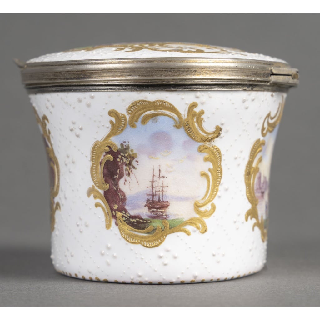 Petite boite en émail orné de vues de ports 5 Petite boite en émail orné de vues de ports 5