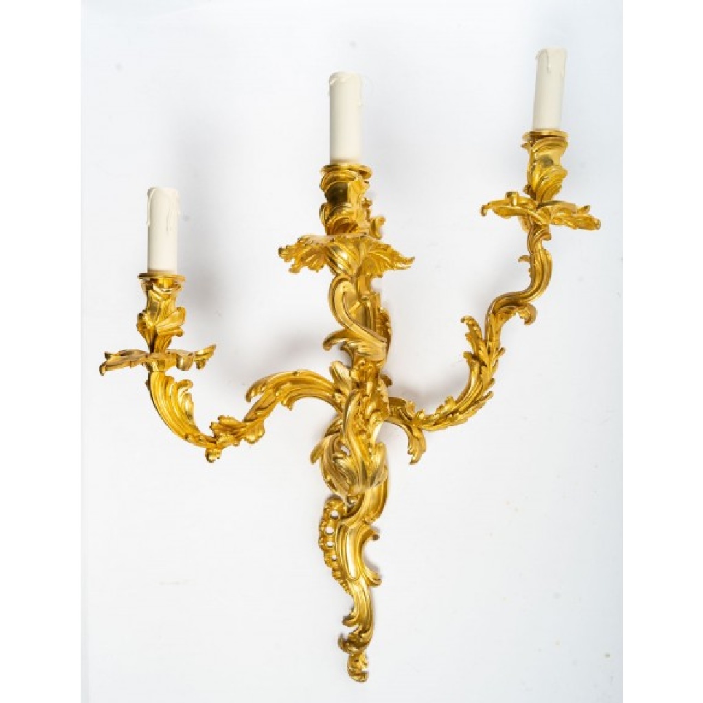 Paire d&rsquo;appliques de style Louis XV d&rsquo;époque Napoléon III (1850 – 1870). XIXème siècle. 4